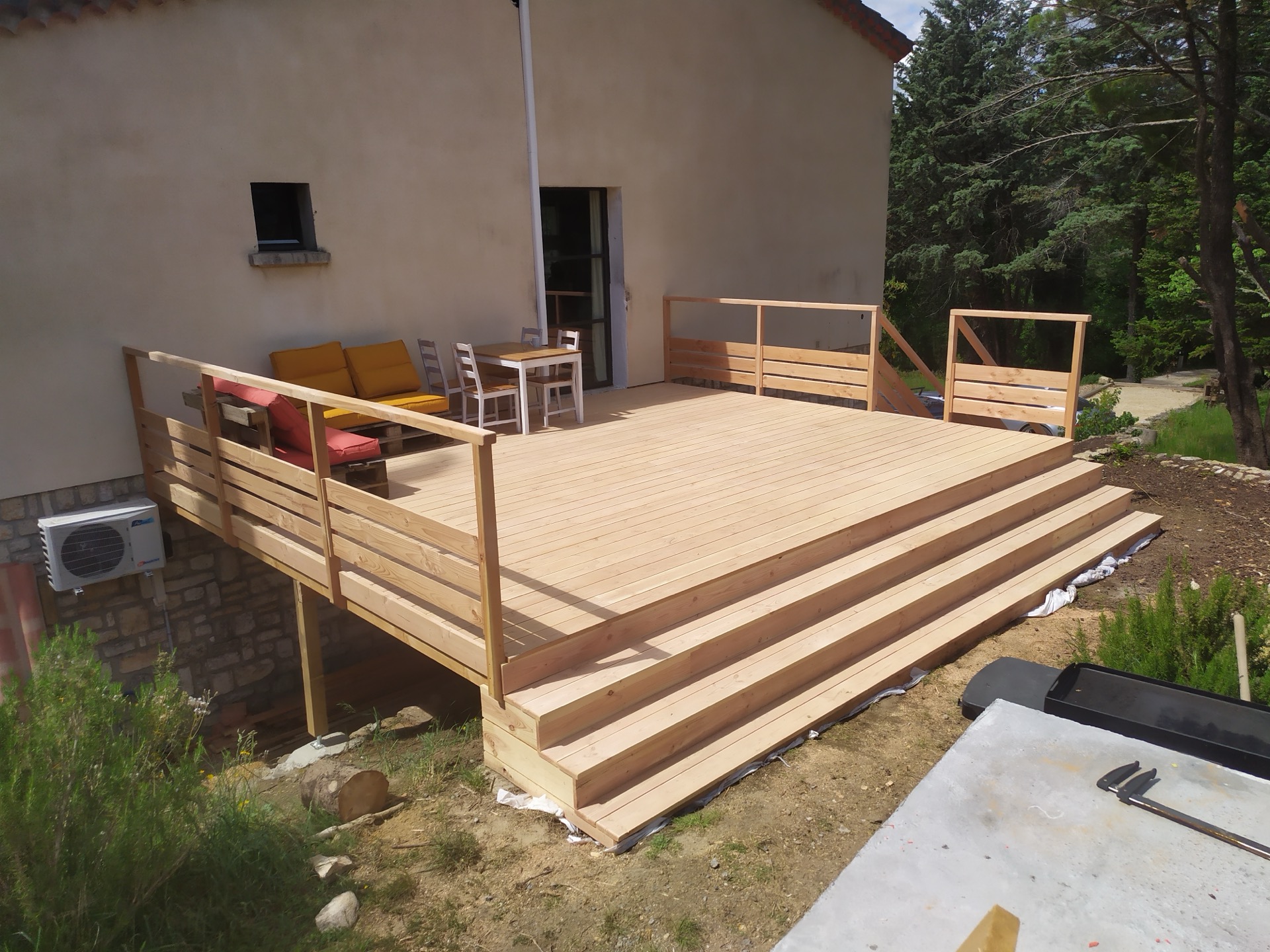 Terrasse en bois massif