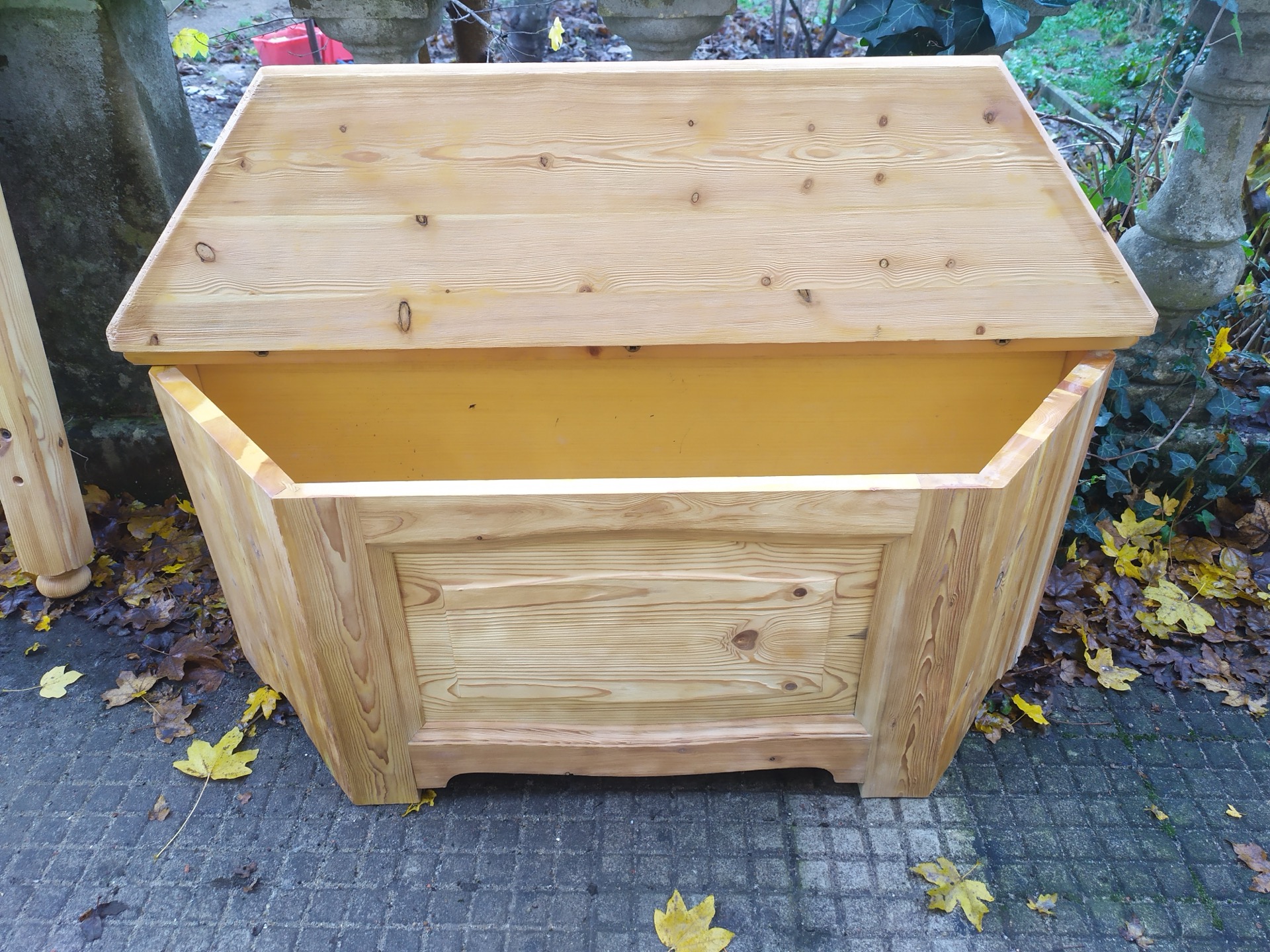 Meuble ancien en cours de rénovation