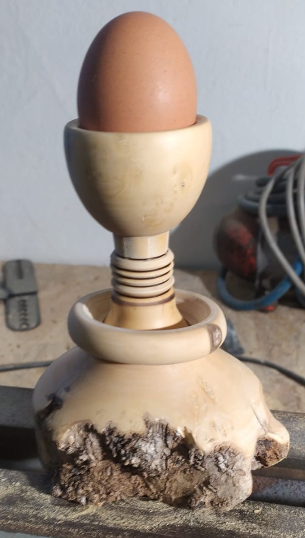 Coquetier en bois tourné